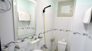 A bathroom with a glass sink, a toilet, and a shower. - Lamenda Saigon Hotel (Ho Chi Minh City)