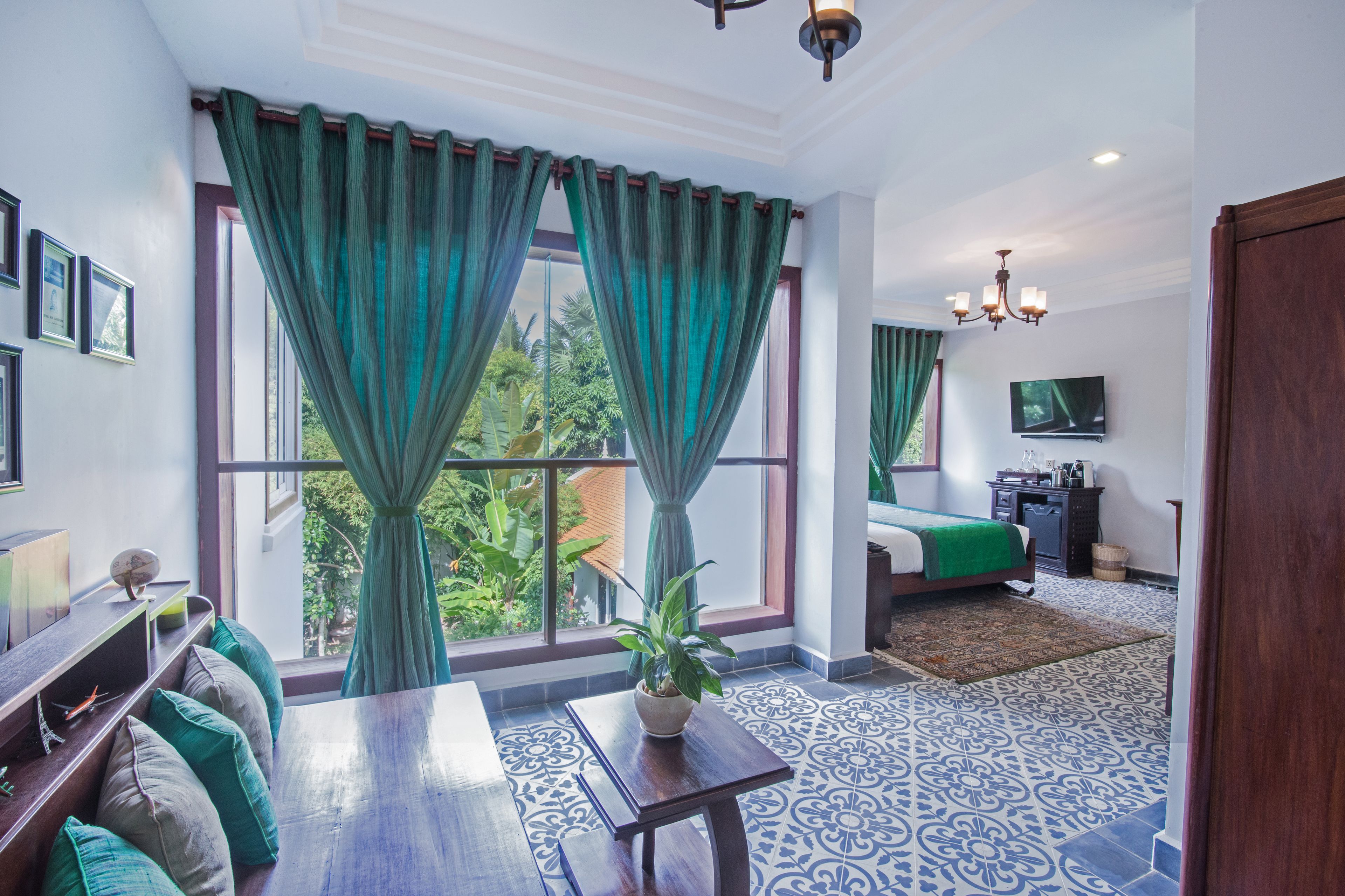 42-inch led tv with cable channels, tv, first-run films