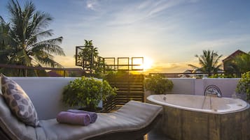 Honeymoon studio suite, bad (Daily Afternoon Tea + Daily Massage) | Terras