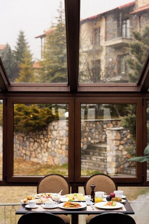 Free daily full breakfast  - Domotel Neve Mountain Resort & Spa (Edessa)