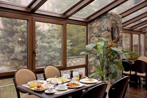 Desayuno completo incluido todos los días