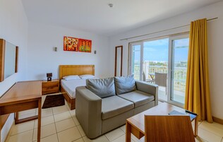 Caja fuerte, escritorio, sistema de insonorización