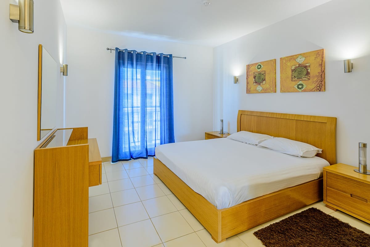 1 chambre, coffres-forts dans les chambres, bureau