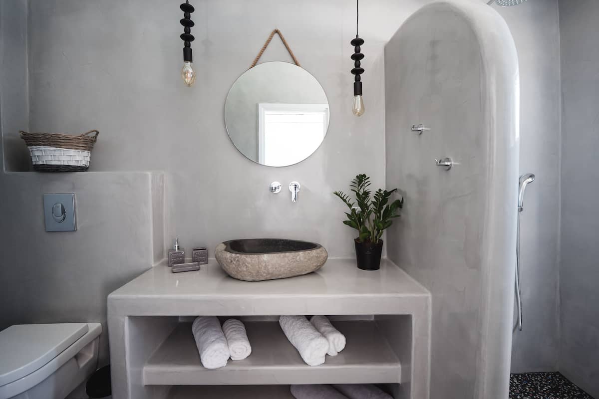 cave suite outdoor heated jacuzzi - annex building | bathroom | shower, rainfall showerhead, eco-friendly toiletries, hair dryer