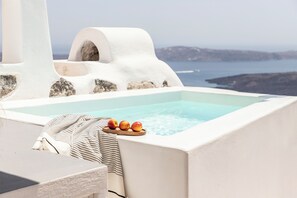 Two Bedroom Villa with Two Outdoor Hot Tubs | Terrace/patio - Villa Lukas (Santorini)