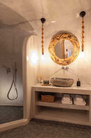 Two Bedroom Villa with Outdoor Heated Plunge Pool | Bathroom | Shower, rainfall showerhead, eco-friendly toiletries, hair dryer - LUKAS Aethereal Living (Santorini)