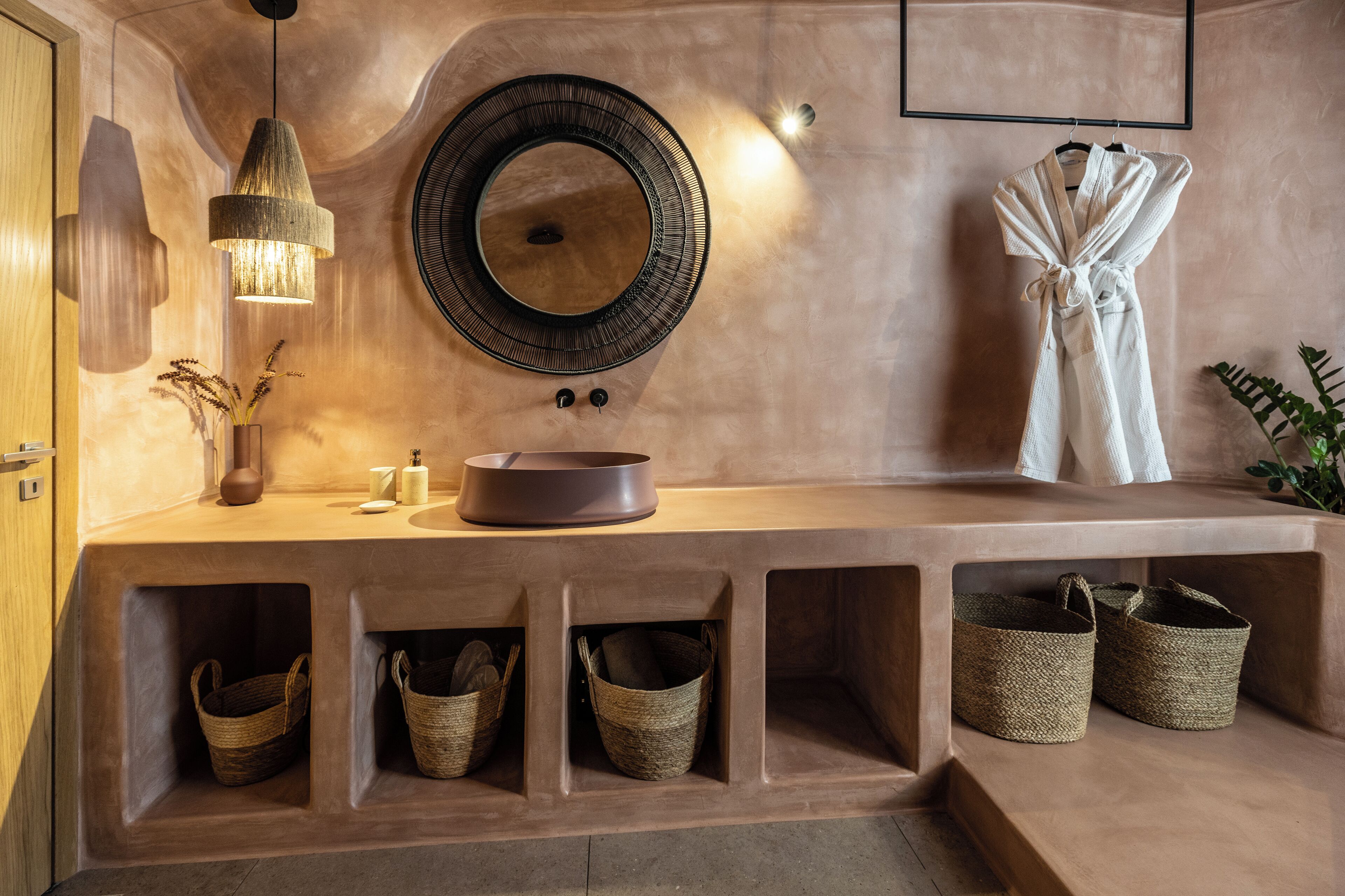 suite outdoor jacuzzi | bathroom | shower, rainfall showerhead, eco-friendly toiletries, hair dryer