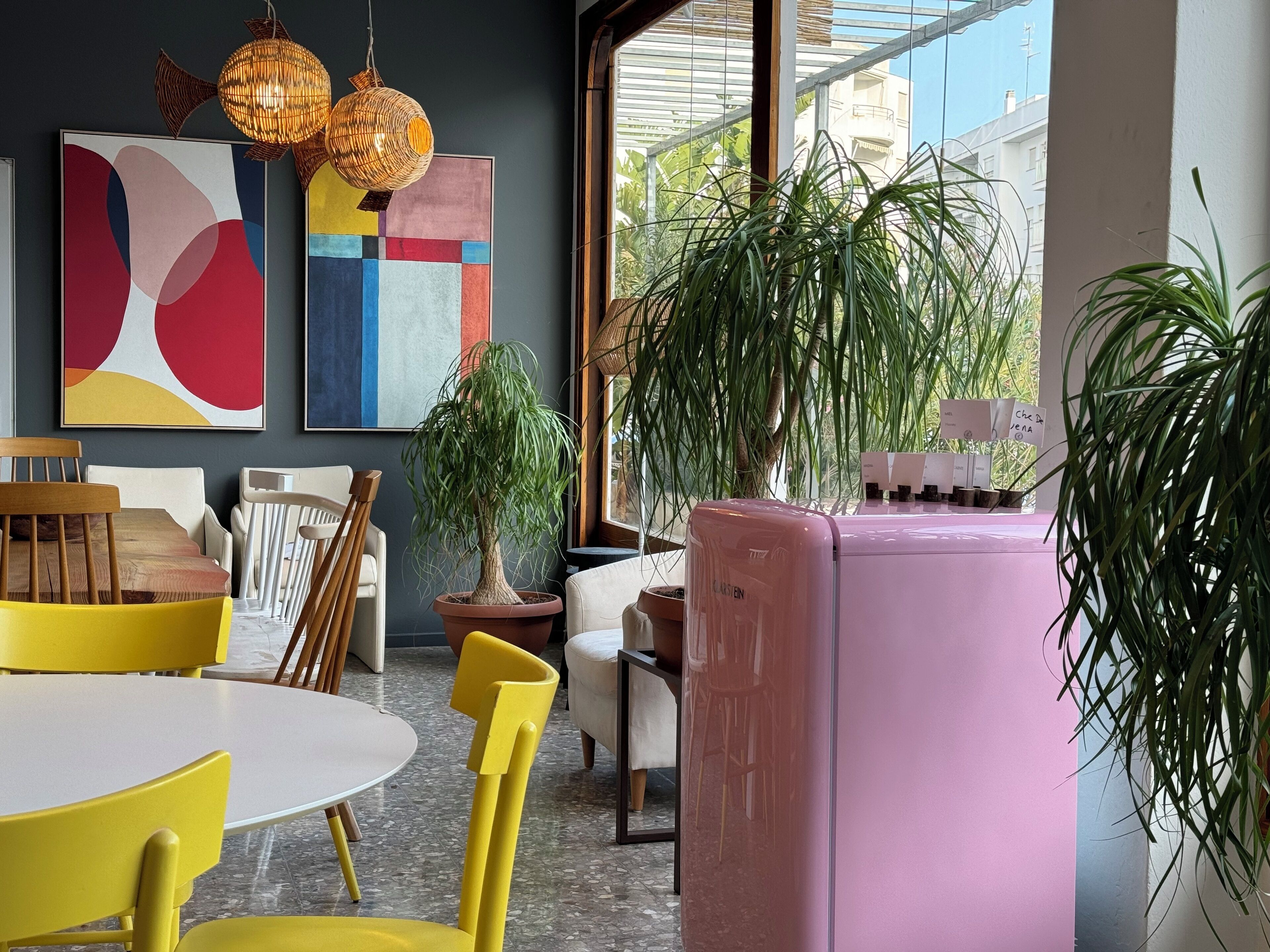 Desayuno buffet (EUR 12 por persona) 