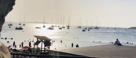 Beach nearby, beach towels, scuba diving, 3 beach bars