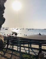 Una playa cerca, toallas de playa, buceo, 3 bares en la playa