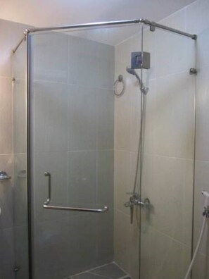 Secador de pelo y toallas