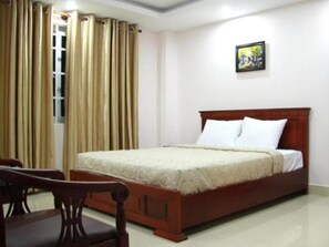 Standard Room (Type 2) | In-room safe, desk, free WiFi - Hoa Bao Hotel (Ho Chi Minh City)