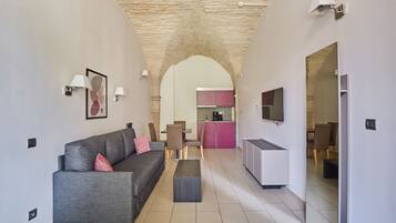 Superior Apartment (2/4 People) | Desk, soundproofing, free cribs/infant beds, free WiFi