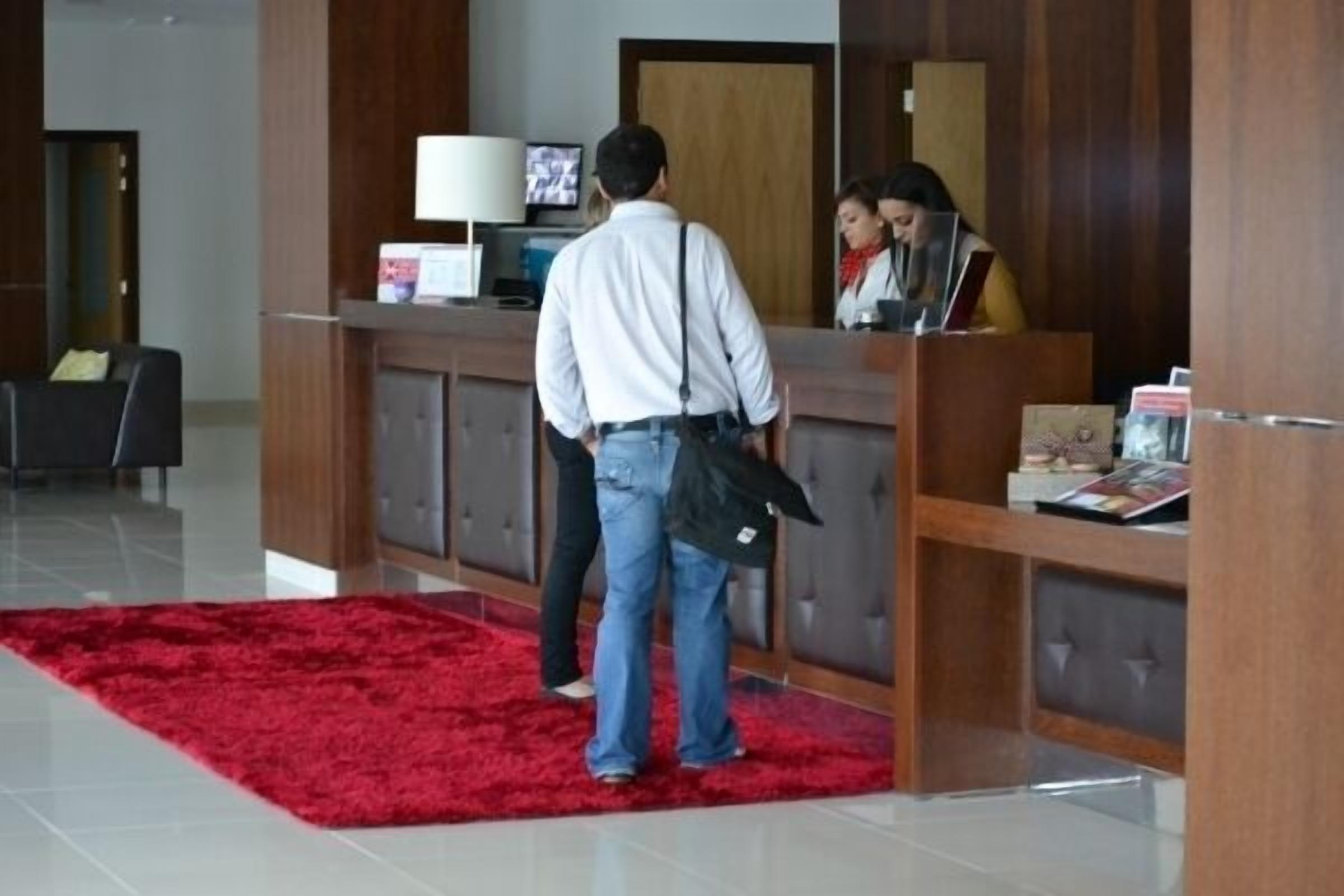 ฝ่ายต้อนรับ