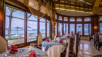 4 restaurants, spécialités Cuisine internationale