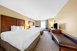 Premium bedding, pillowtop beds, desk, blackout drapes - Comfort Inn & Suites West - Medical Center (Rochester)
