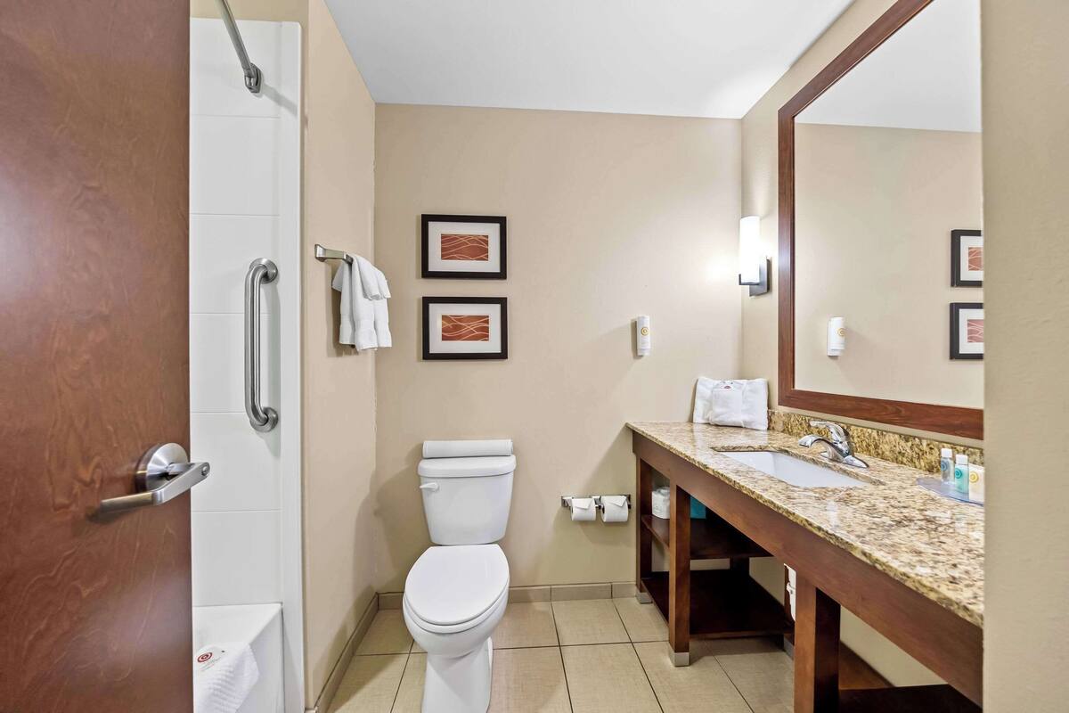 premium bedding, pillow-top beds, desk, blackout curtains