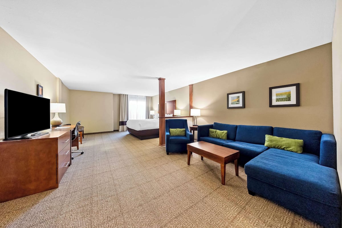 Premium bedding, pillow-top beds, desk, blackout curtains