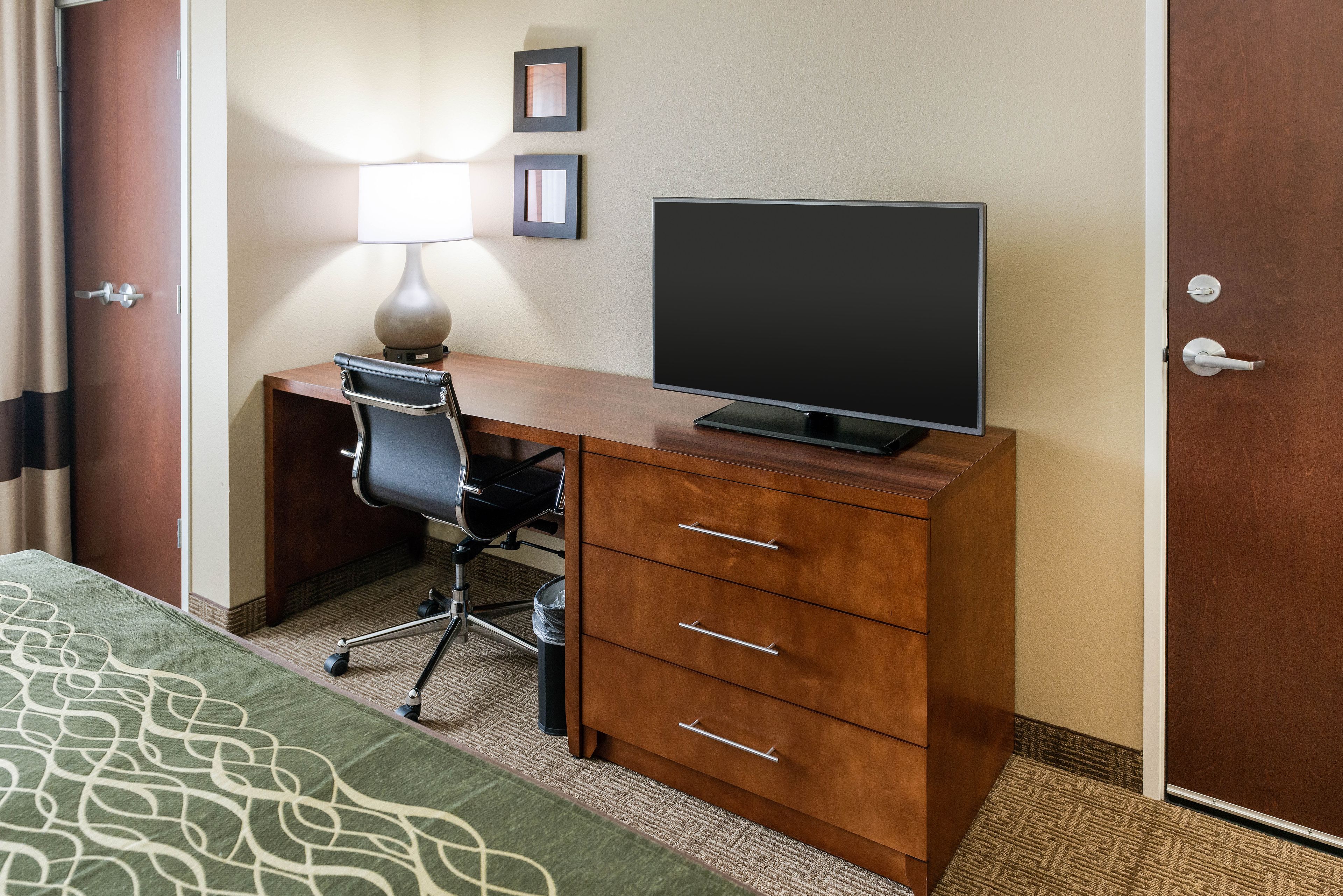 premium bedding, pillow-top beds, desk, blackout curtains