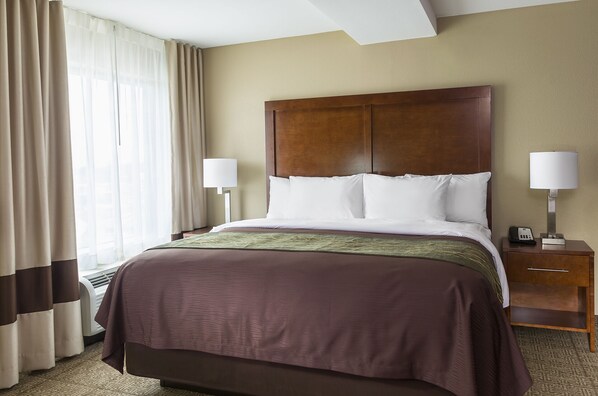Premium bedding, pillow-top beds, desk, blackout curtains - Comfort Inn & Suites West - Medical Center (Rochester)