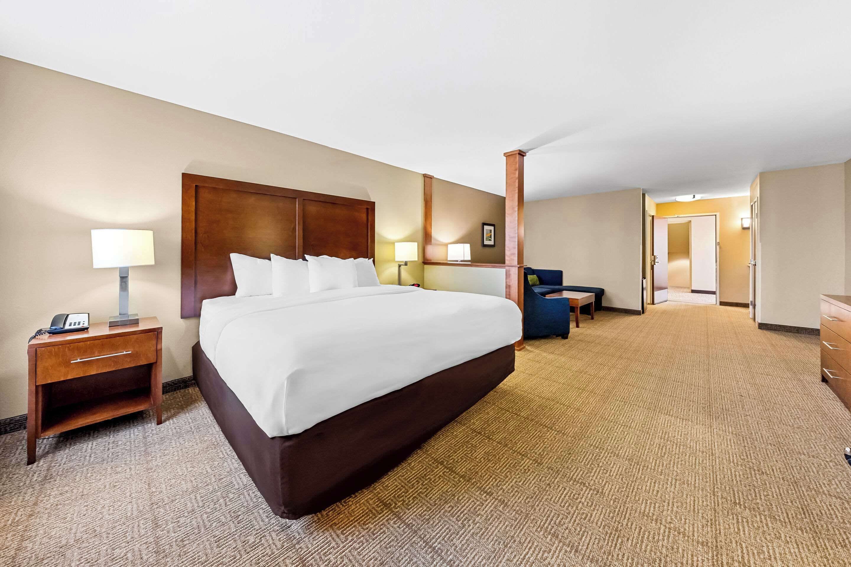 premium bedding, pillow-top beds, desk, blackout curtains