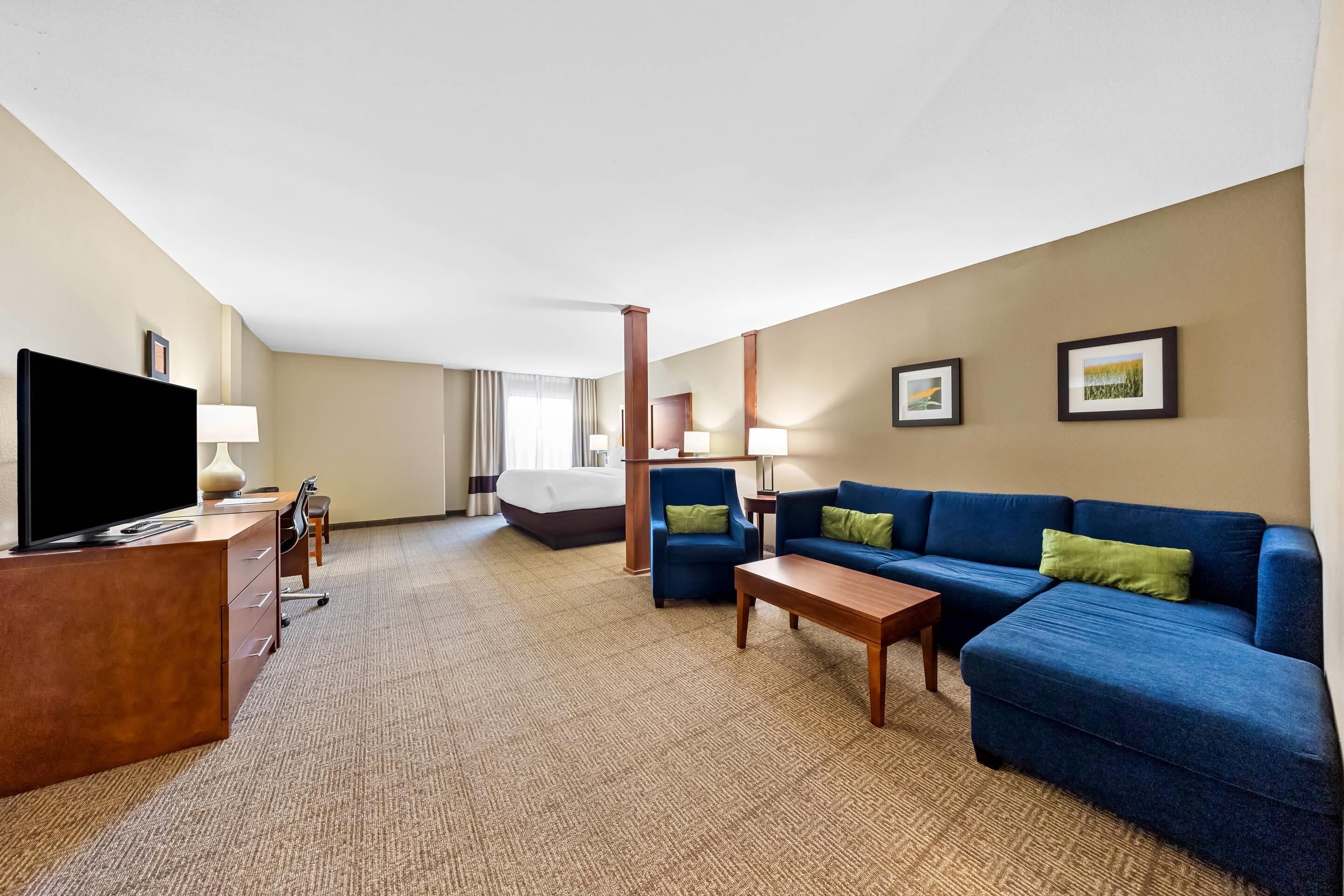 高档床上用品、加厚床垫、办公桌、遮光窗帘