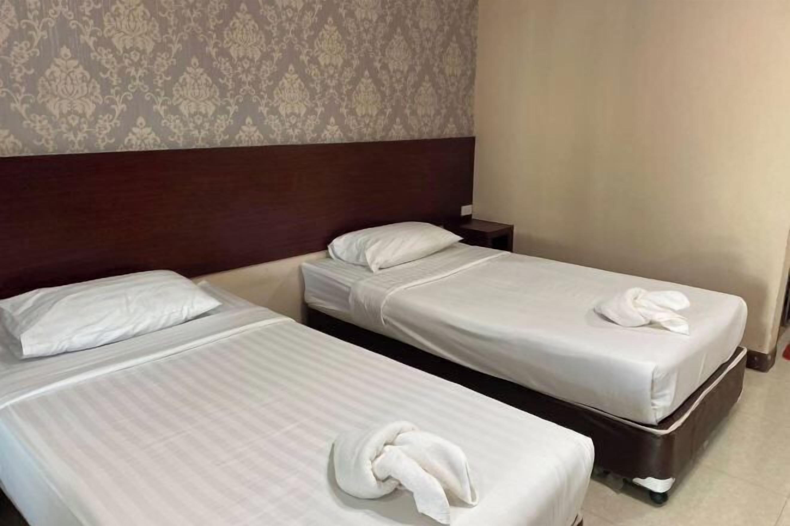 Blackout drapes, soundproofing, rollaway beds, free WiFi