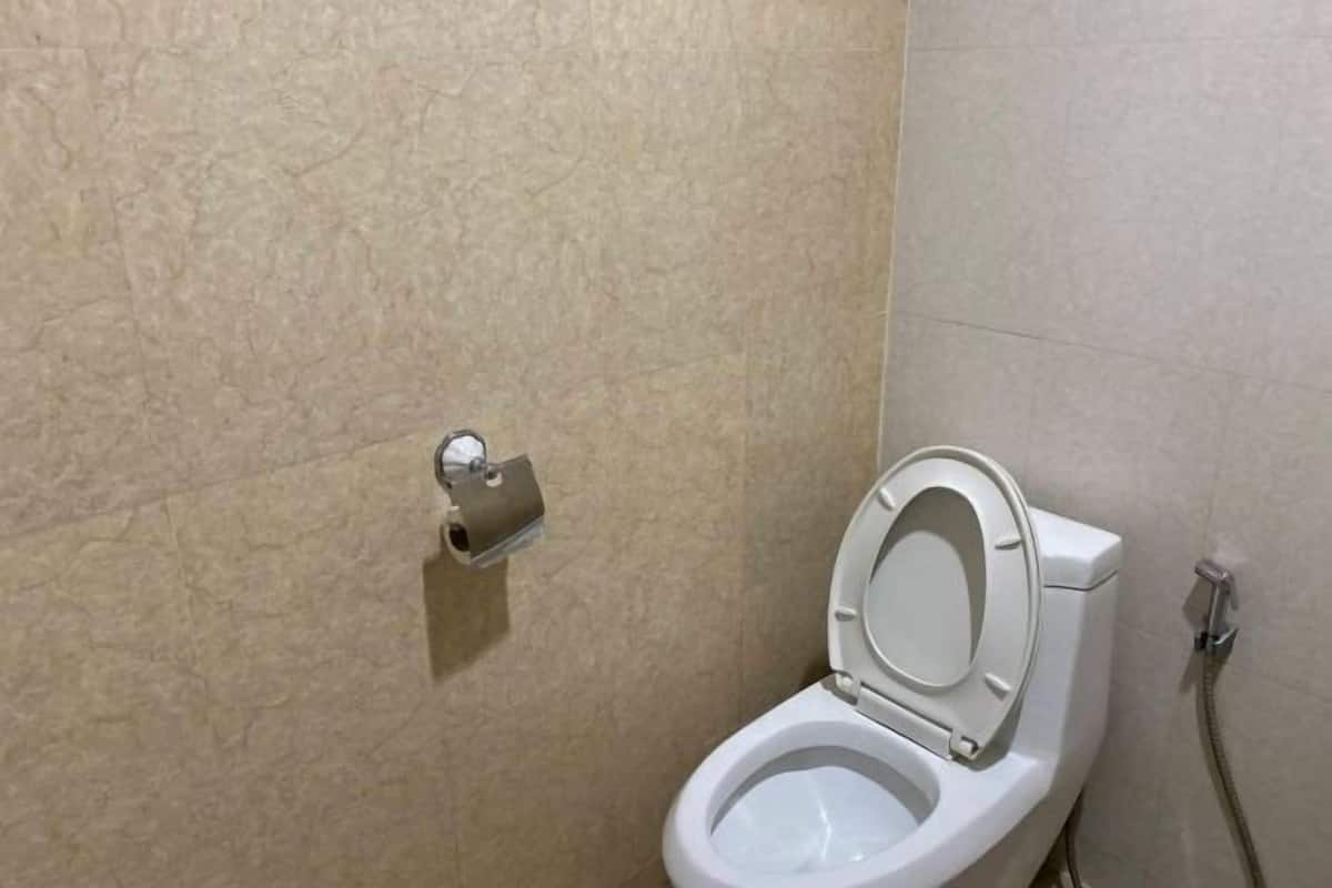 Douche, sèche-cheveux, serviettes fournies