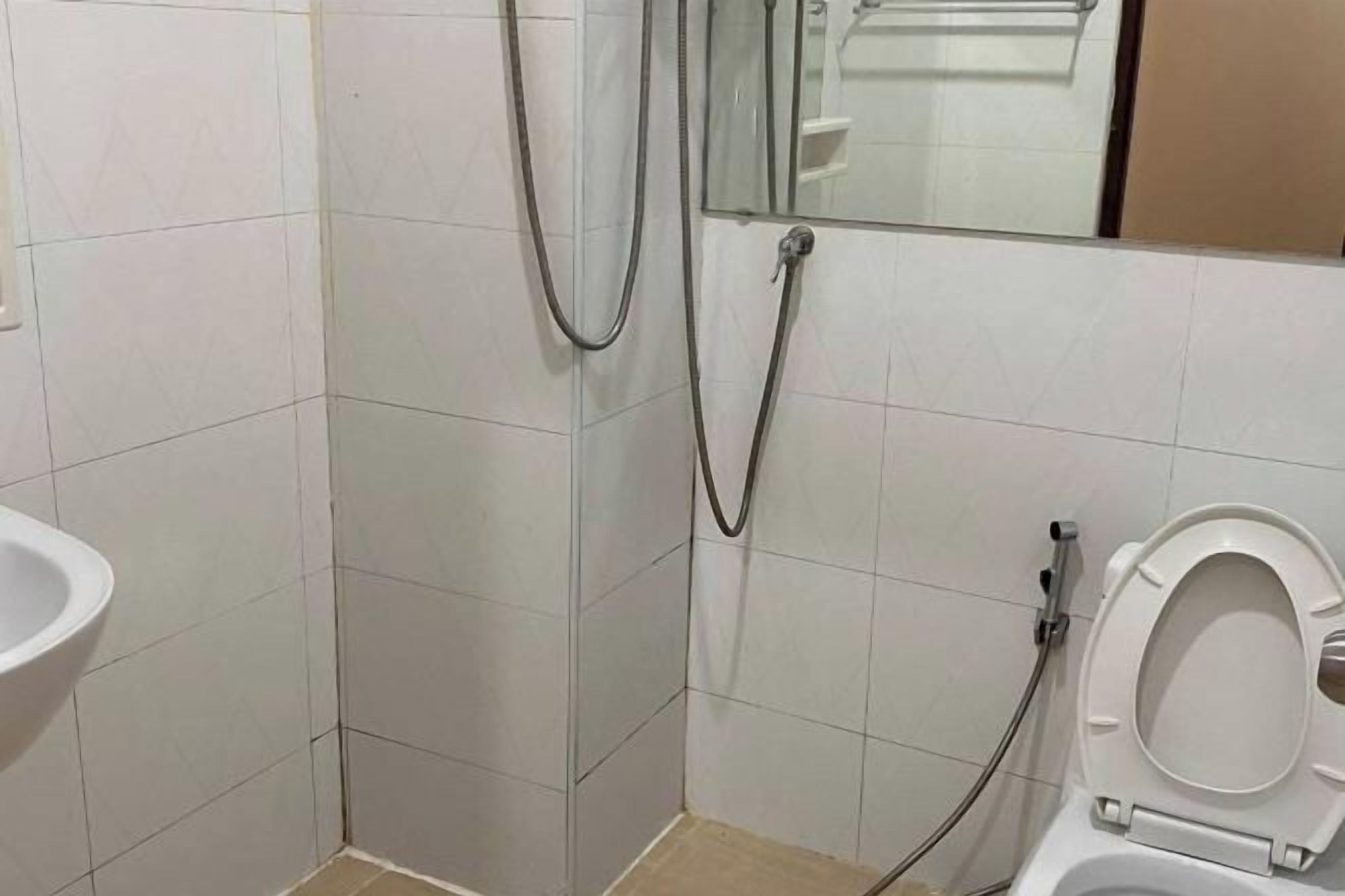 Salle de bain | Douche, sèche-cheveux, serviettes fournies