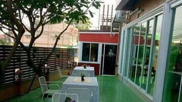 Tägliches inbegriffenes Frühstücksbuffet