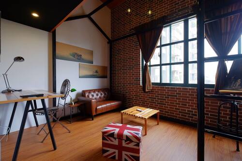 Premium bedding, desk, blackout curtains, free WiFi