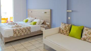 Superior Studio | In-room safe, desk, soundproofing, free cribs/infant beds
