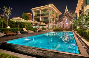 Outdoor pool, open 10:00 AM to 8:00 PM, pool umbrellas, sun loungers - Maraya Hotel & Resort (Chiang Mai)