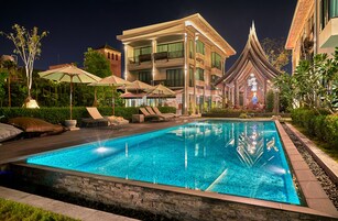 Outdoor pool, open 10:00 AM to 8:00 PM, pool umbrellas, sun loungers