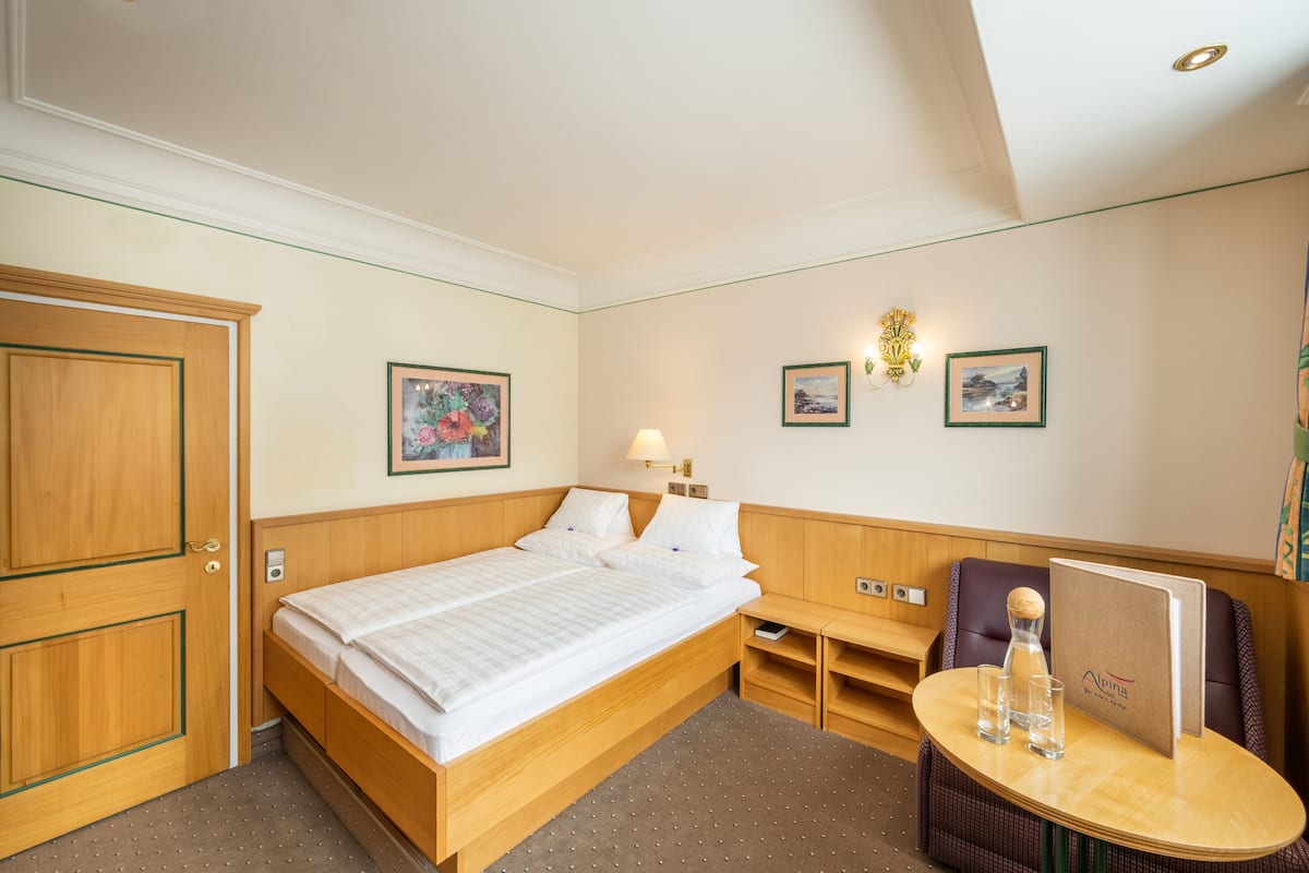 Doppel- oder Zweibettzimmer | 1 Schlafzimmer, hochwertige Bettwaren, Minibar, Zimmersafe