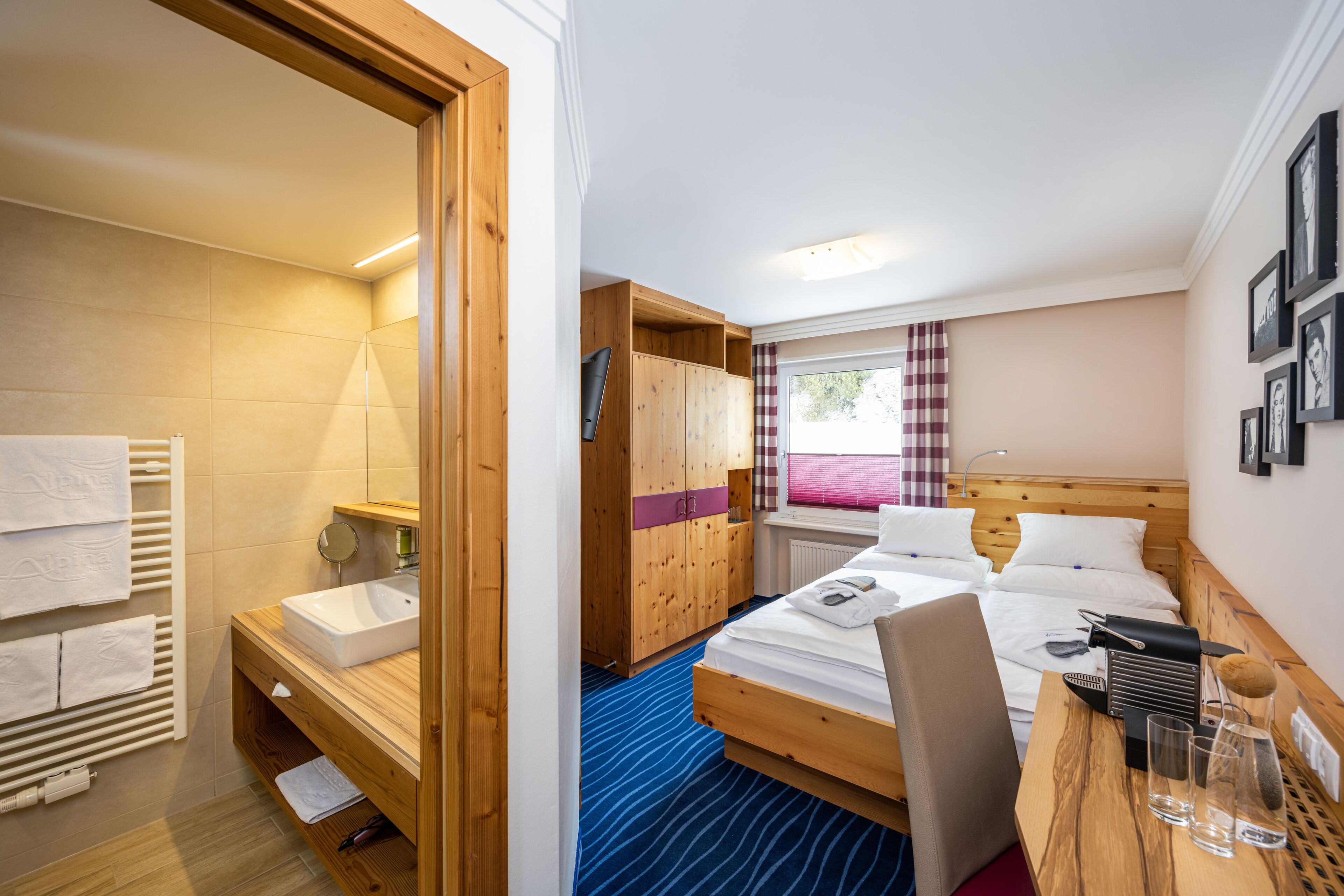 superior room (queenbettzimmer) | premium bedding, minibar, in-room safe, desk