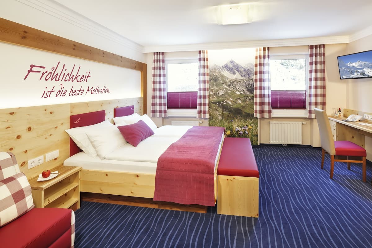 Superior Double Room | 1 bedroom, premium bedding, minibar, in-room safe