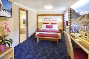 Sengetøy av topp kvalitet, minibar, safe på rommet og skrivebord