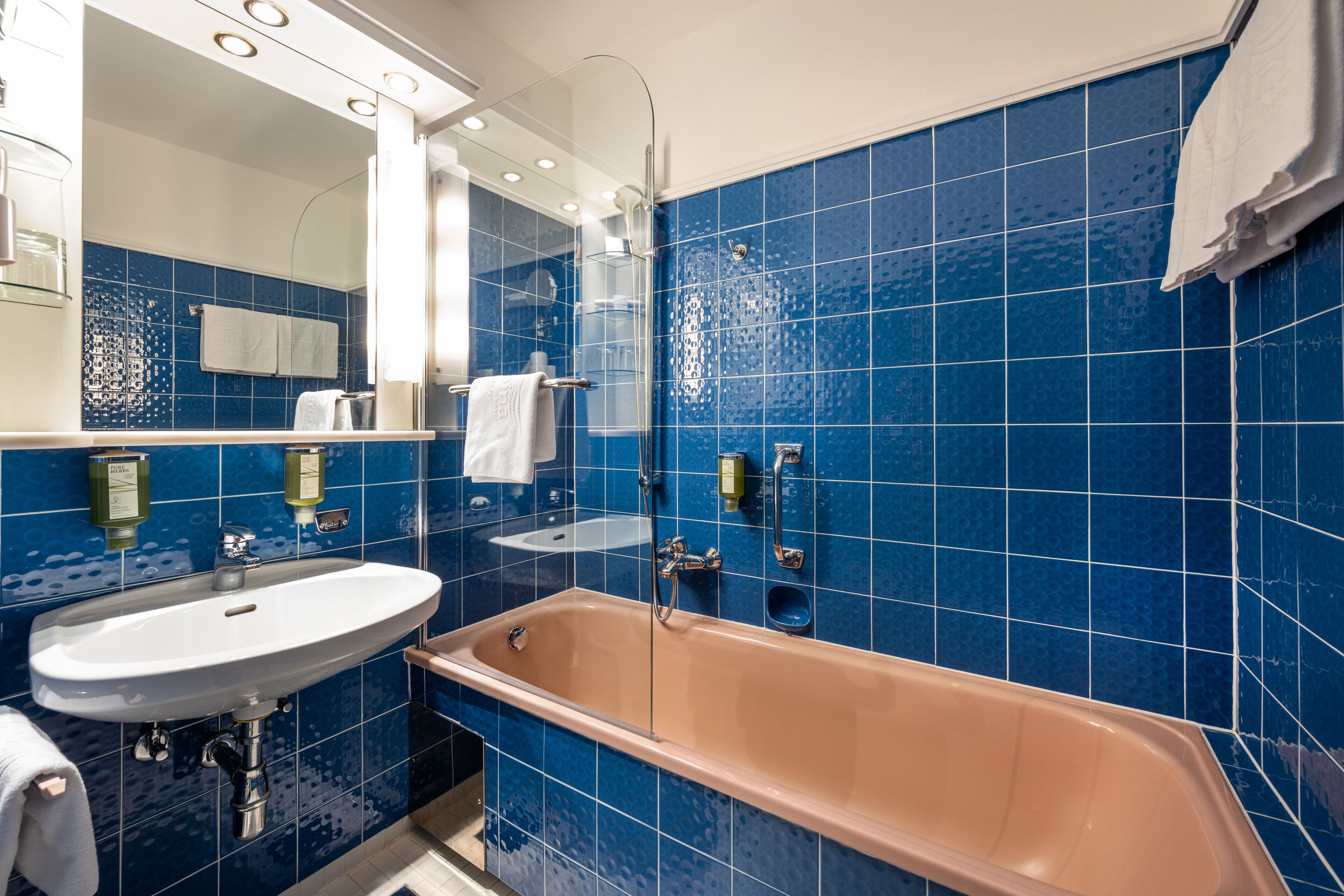 standard double room | bathroom | hair dryer, bathrobes, towels