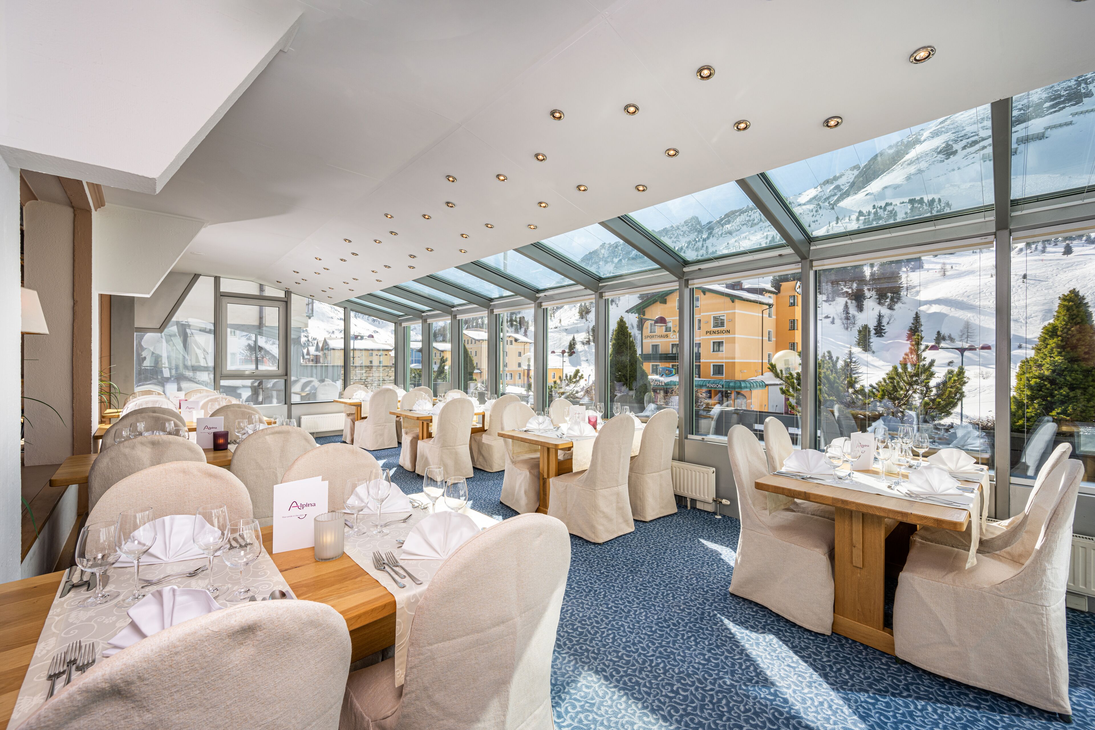 Frühstück, Abendessen, lokale Küche, Blick auf den Garten 