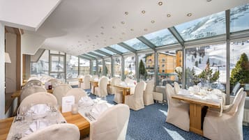 FrĂŒhstĂŒck, Abendessen, lokale KĂŒche, Blick auf den Garten