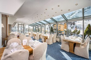 Breakfast and dinner served - Hotel Alpina (Untertauern)