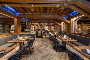 Bar (on property) - Hotel Alpina (Untertauern)