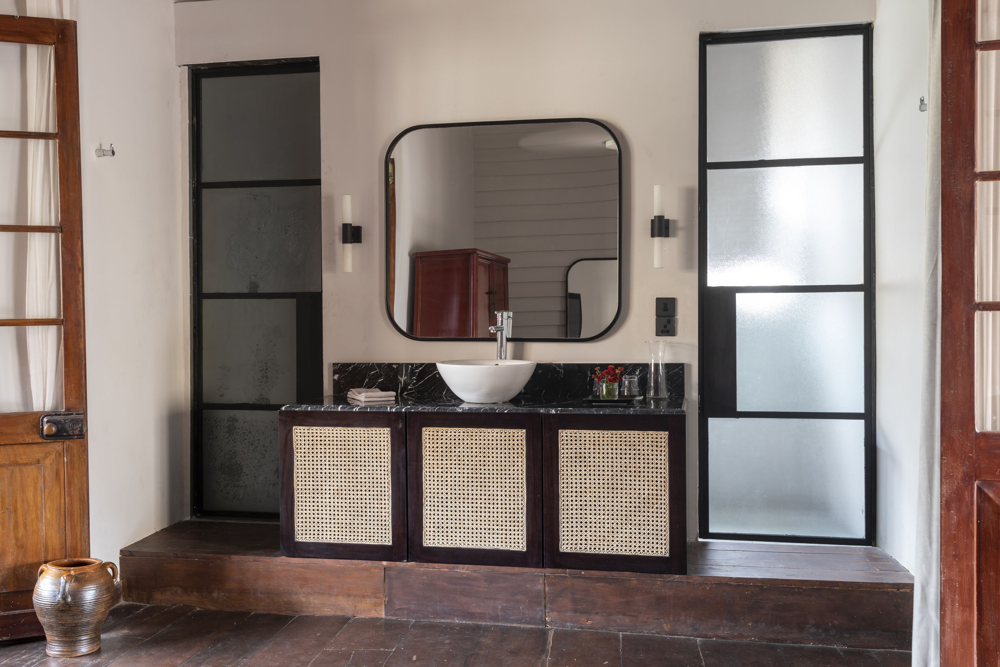 heritage wing (headmaster prefect arts, geography and history room) | bathroom | free toiletries, hair dryer, towels