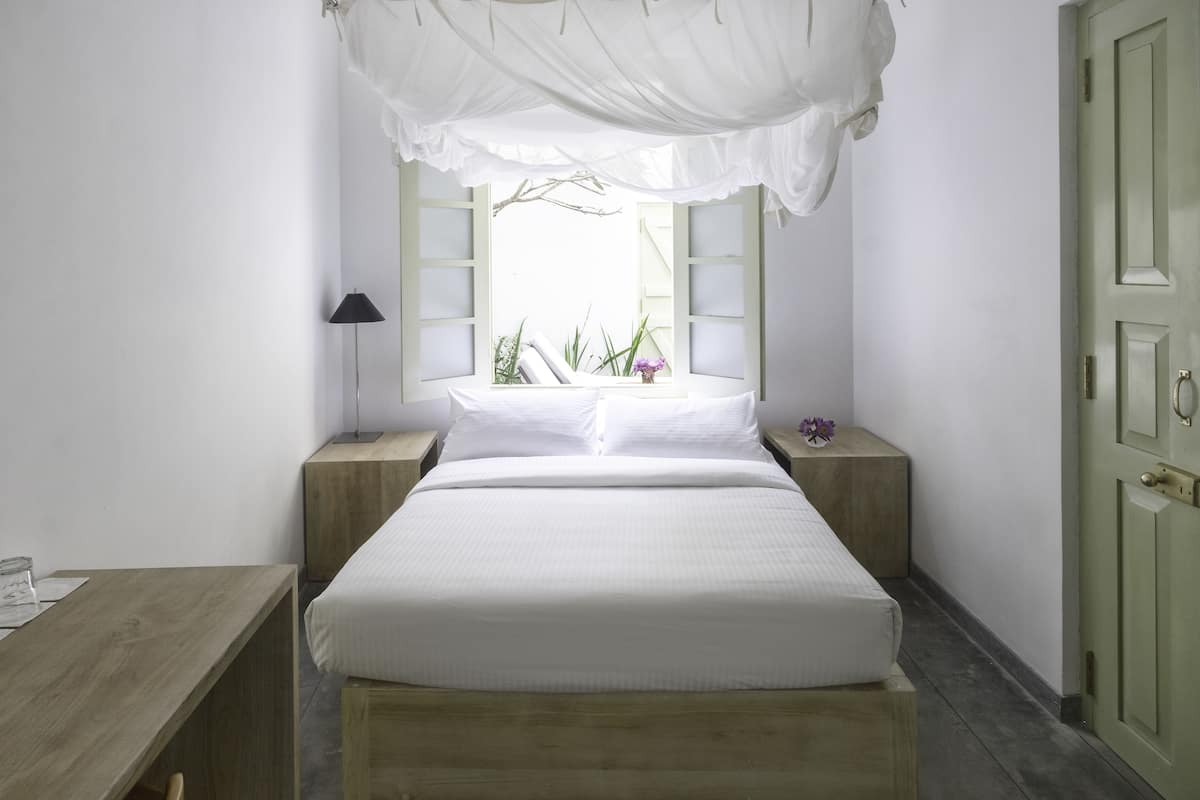 65 pedlar street suites | minibar, in-room safe, desk, soundproofing