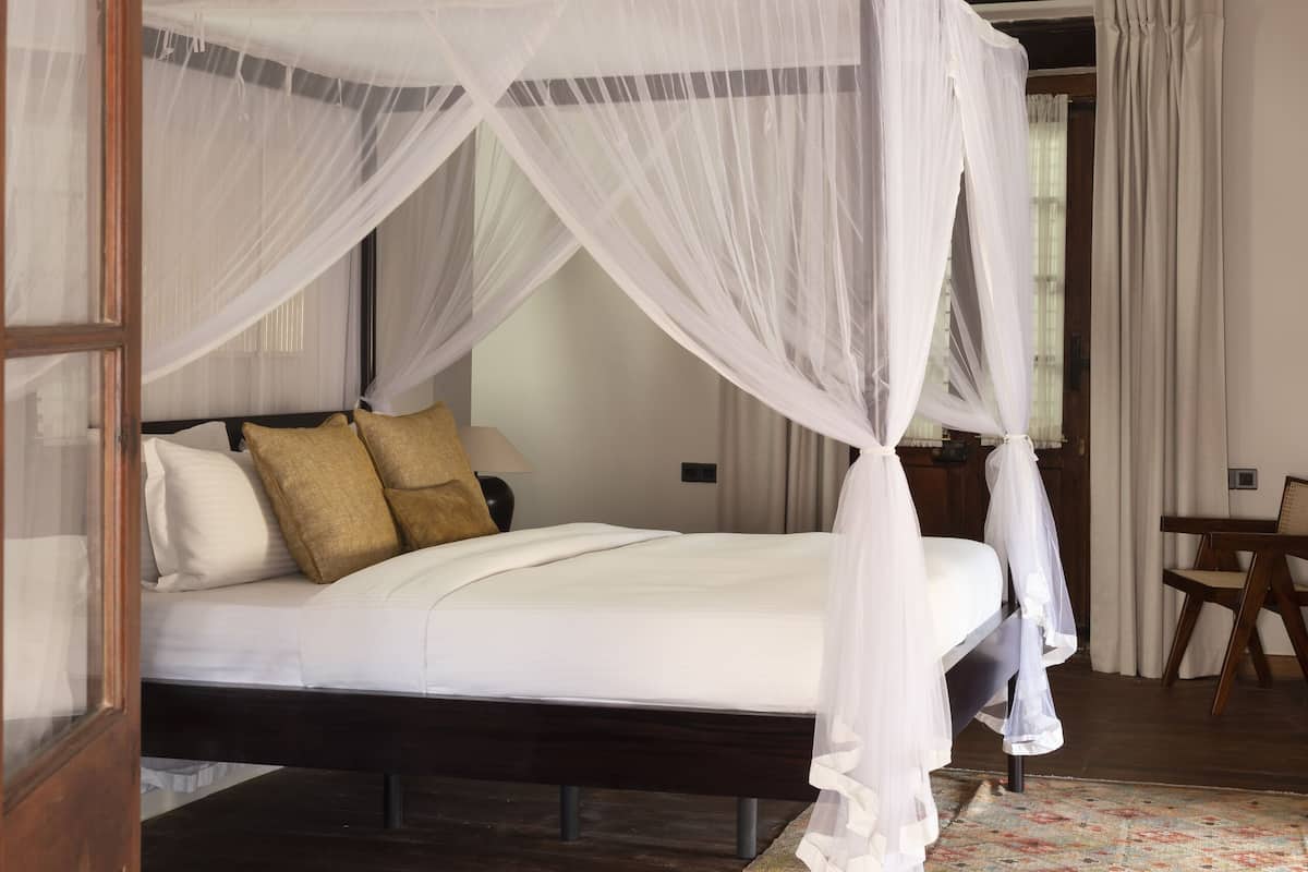 heritage wing (headmaster prefect arts, geography and history room) | minibar, in-room safe, desk, soundproofing