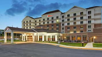 Welcome to our hotel, featuring a covered entrance with a clear sign and a modern design.