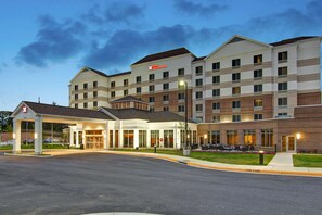 Exterior - Hilton Garden Inn Woodbridge (Woodbridge)