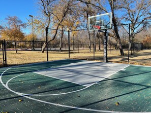 Basketball court - Hampton Inn & Suites Dallas/Plano-East (Plano)