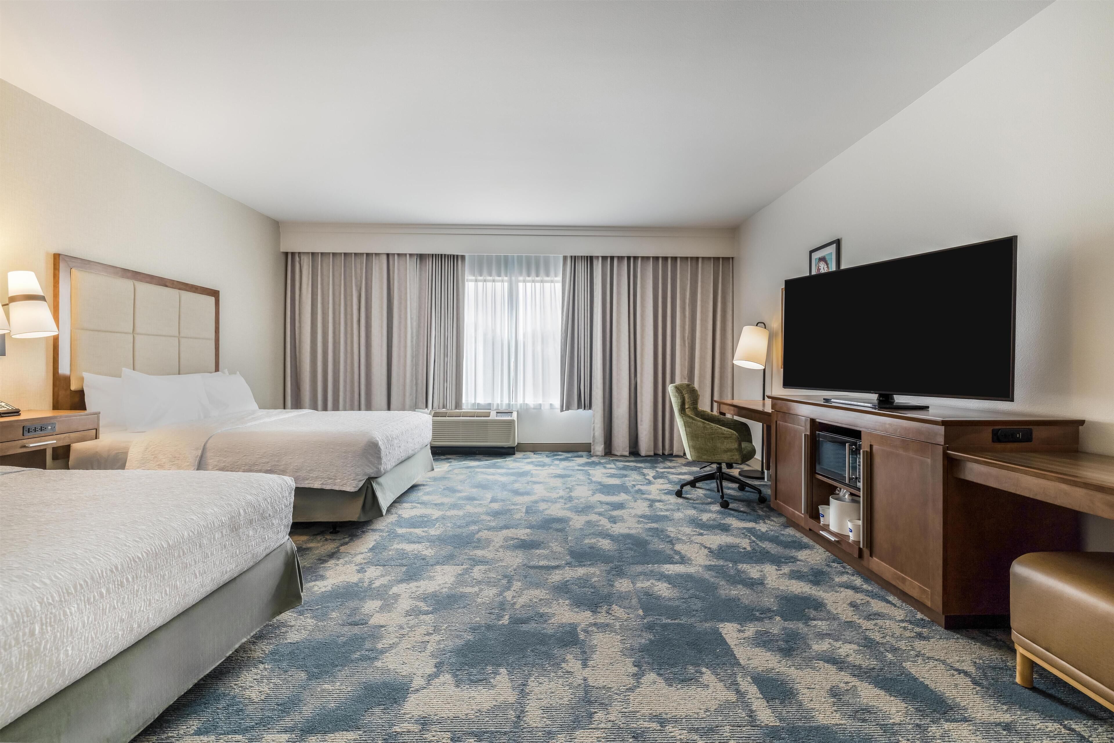 Rom, 2 queensize-senger, tilgjengelighetstilpasset, badekar | Blendingsgardiner, barnesenger (inkludert) og wi-fi (inkludert)